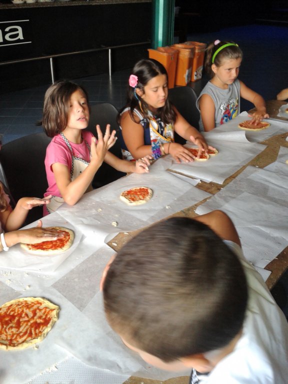 facciamounapizza10.jpg