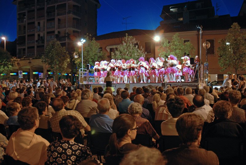 sestocalendeconcertodicapodanno2007costumechocinelle3.jpg